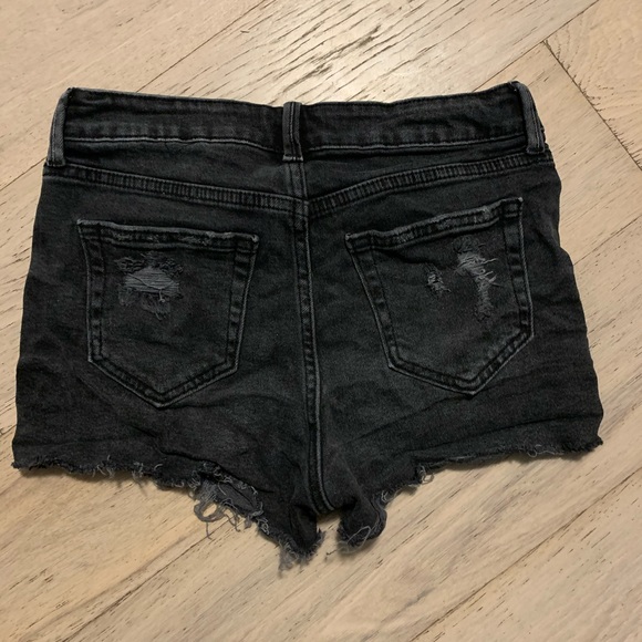 Black jean shorts - Picture 2 of 3